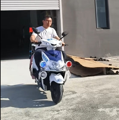 电动两轮巡逻车