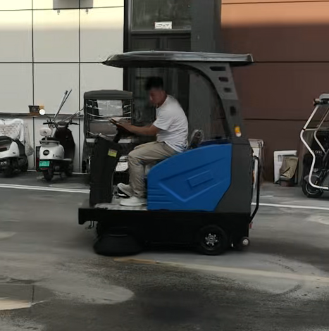 集合达JH-1360驾驶式扫地车